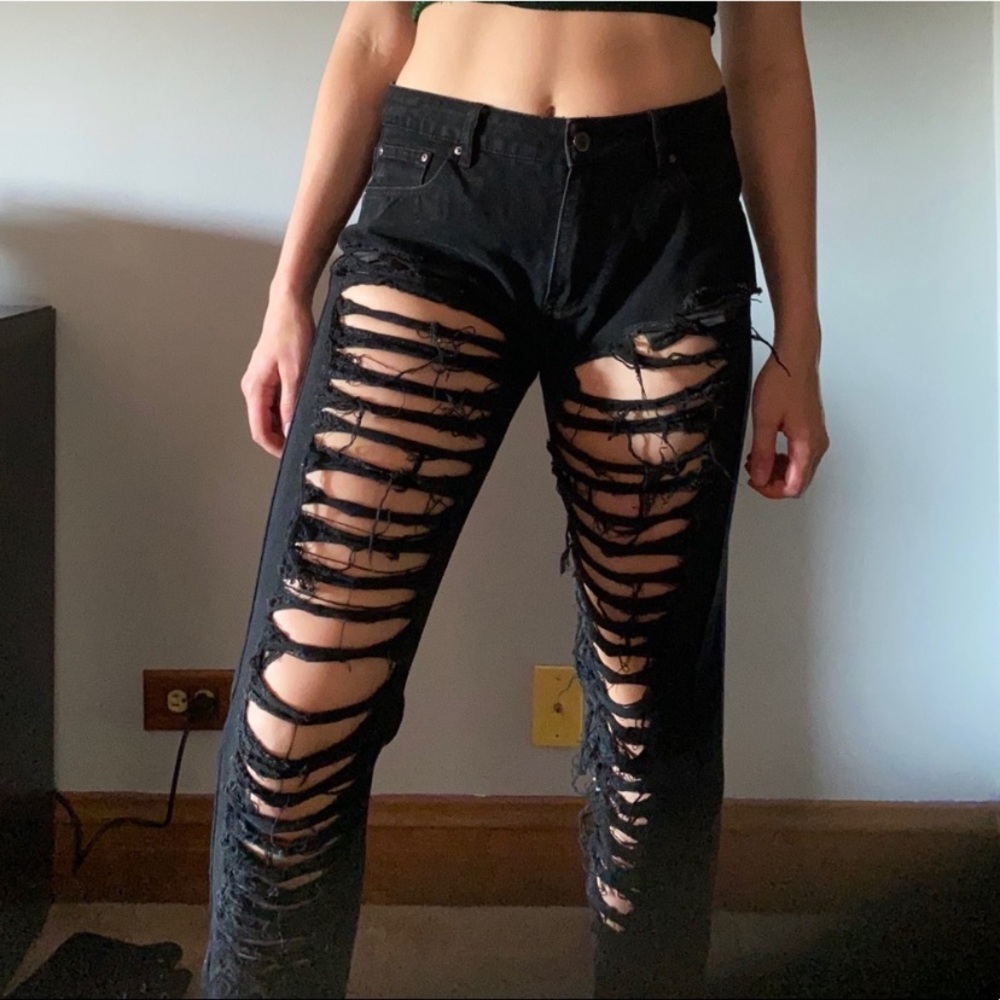 Baggy distressed black jeans